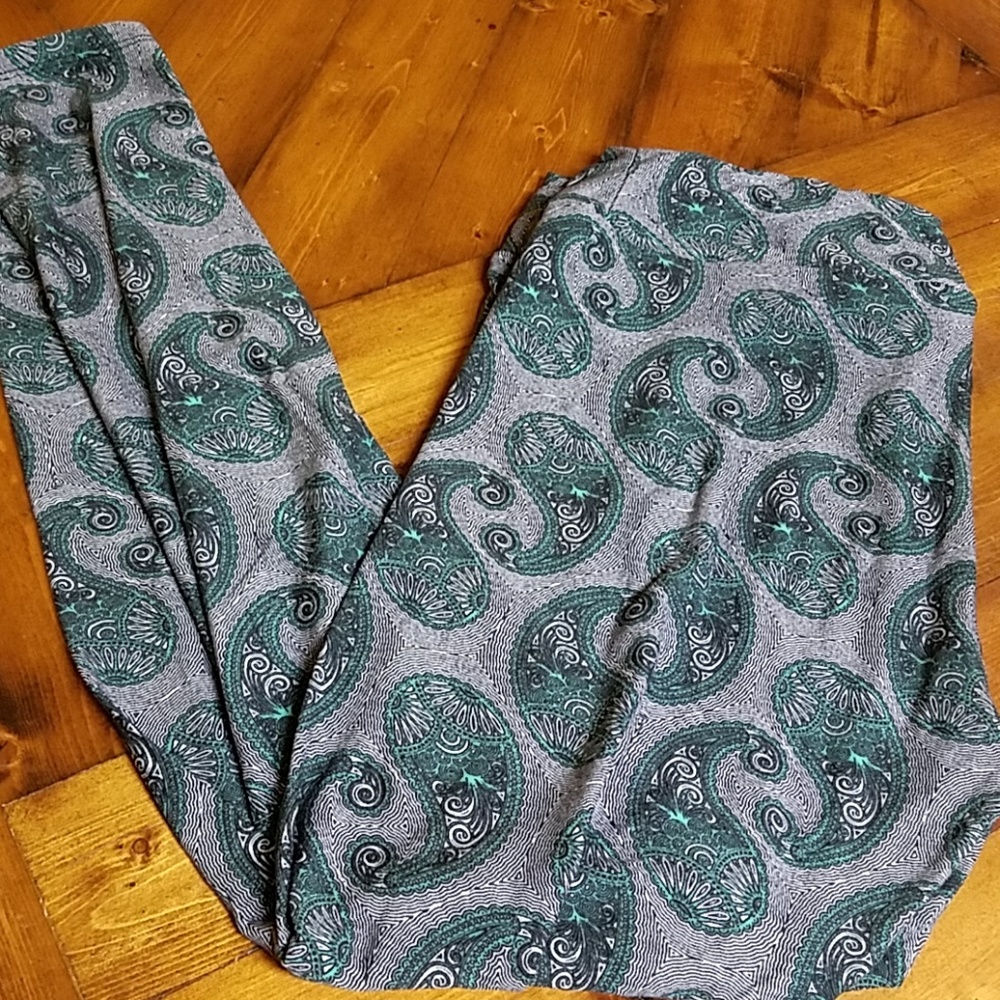 LuLaRoe leggings black and white with green paisle